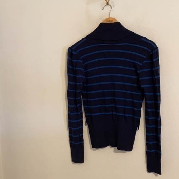FOREVER 21 BLACK & BLUE SWEATER SIZE MEDIUM - Picture 3 of 3